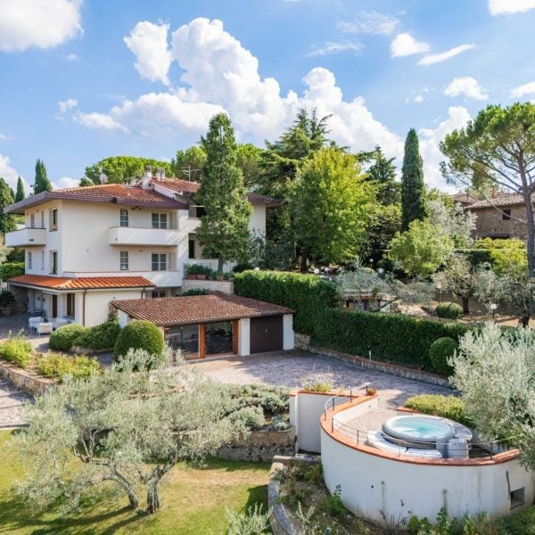 Elegant Villa with Garden in the Hills of Impruneta-0_534670