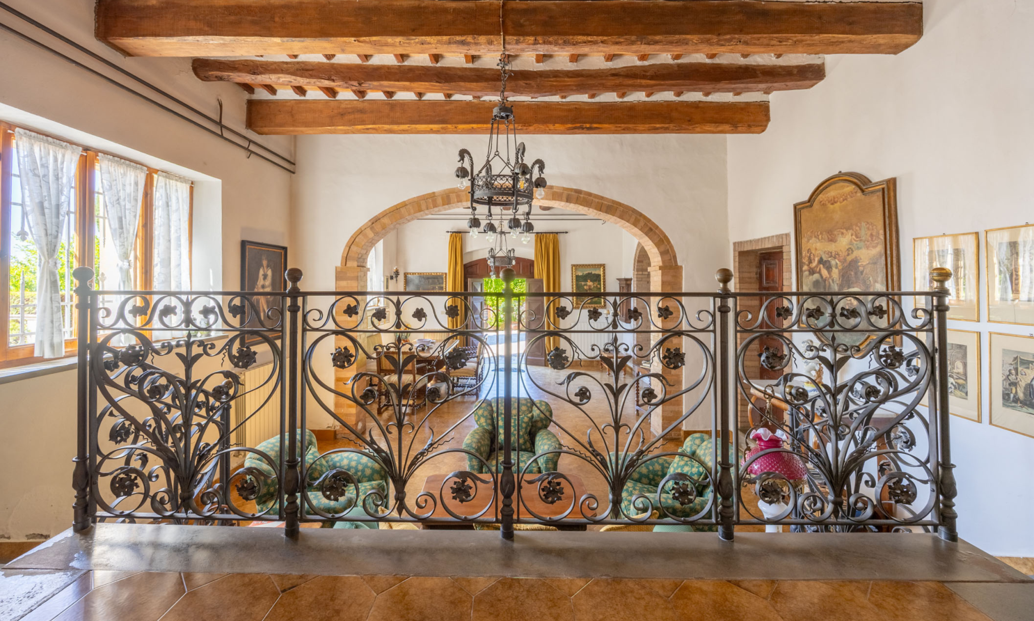 borgo medievale con villa padronale villa iolanda chianti