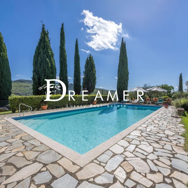 Wine Estate with Pool in Chianti-1_528159