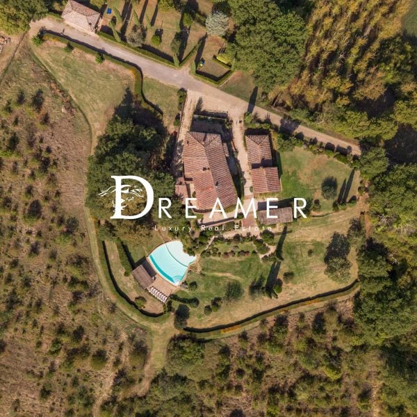 Splendid Villa with Pool in Siena-0_536008