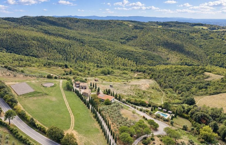 Farmhouse with Pool and Equestrian Center in Tuscany-54_544376